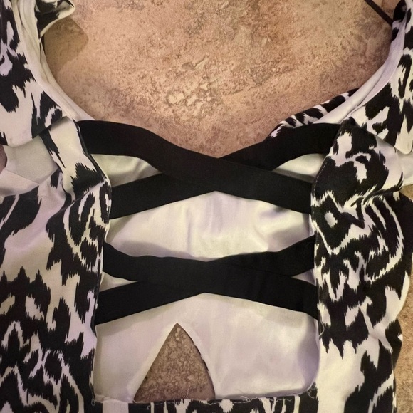 Urban Outfitters Bodysuit 🖤🤍 - Picture 6 of 6